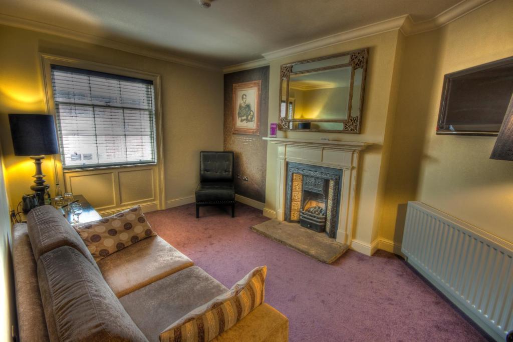 The Commercial Hotel Chester Room photo