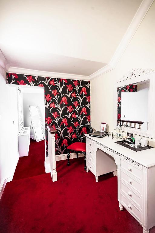 The Commercial Hotel Chester Room photo